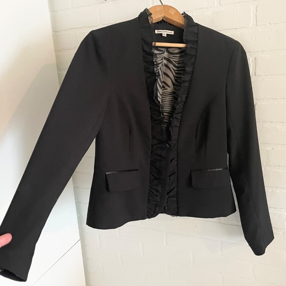 Vintage Women’s Bazer Ruffled Lace trim Tuxedo Formal Business casual Goth Sz M - Picture 4 of 13